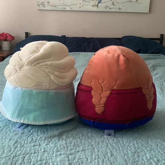 Elsa and Anna Squishmallows - Picture 2 of 8